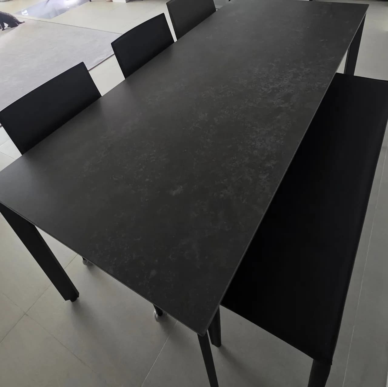리바트6인용세라믹식탁