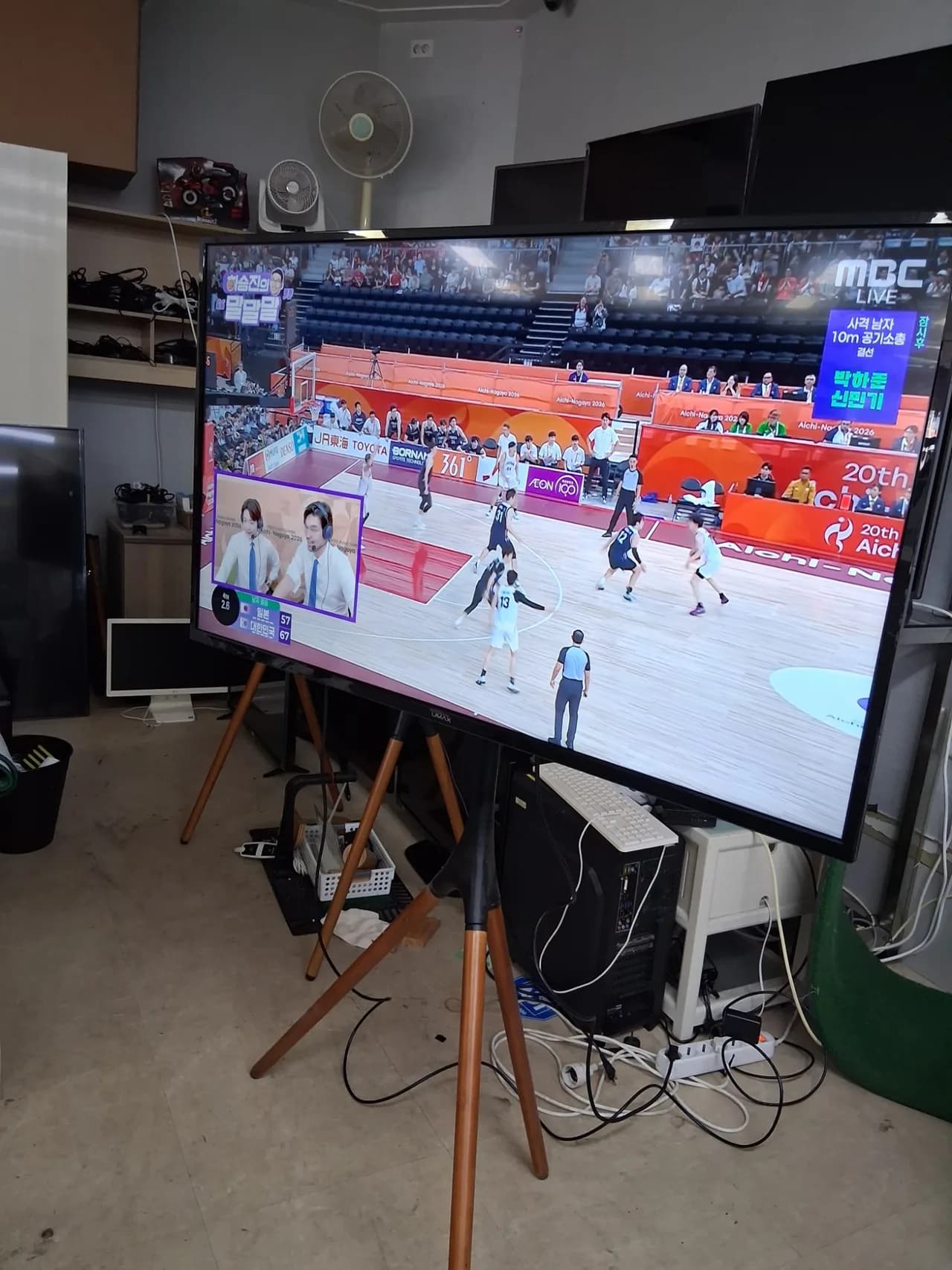 UMAX UHD TV 50인치(스탠드포함) 1